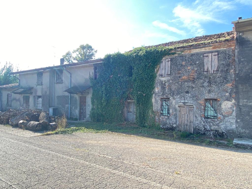 ROVERBELLA . MANTOVA - FABBRICATO IN VENDITA IN STRADA MANDRAGO 52