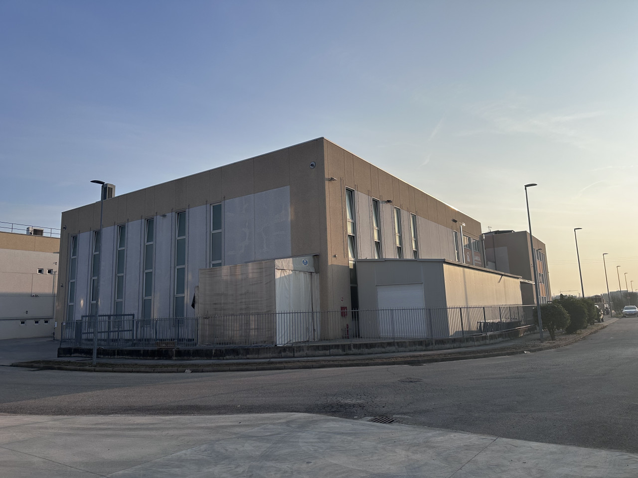 COLOGNOLA AI COLLI - VERONA - CAPANNONE E UFFICI IN VENDITA