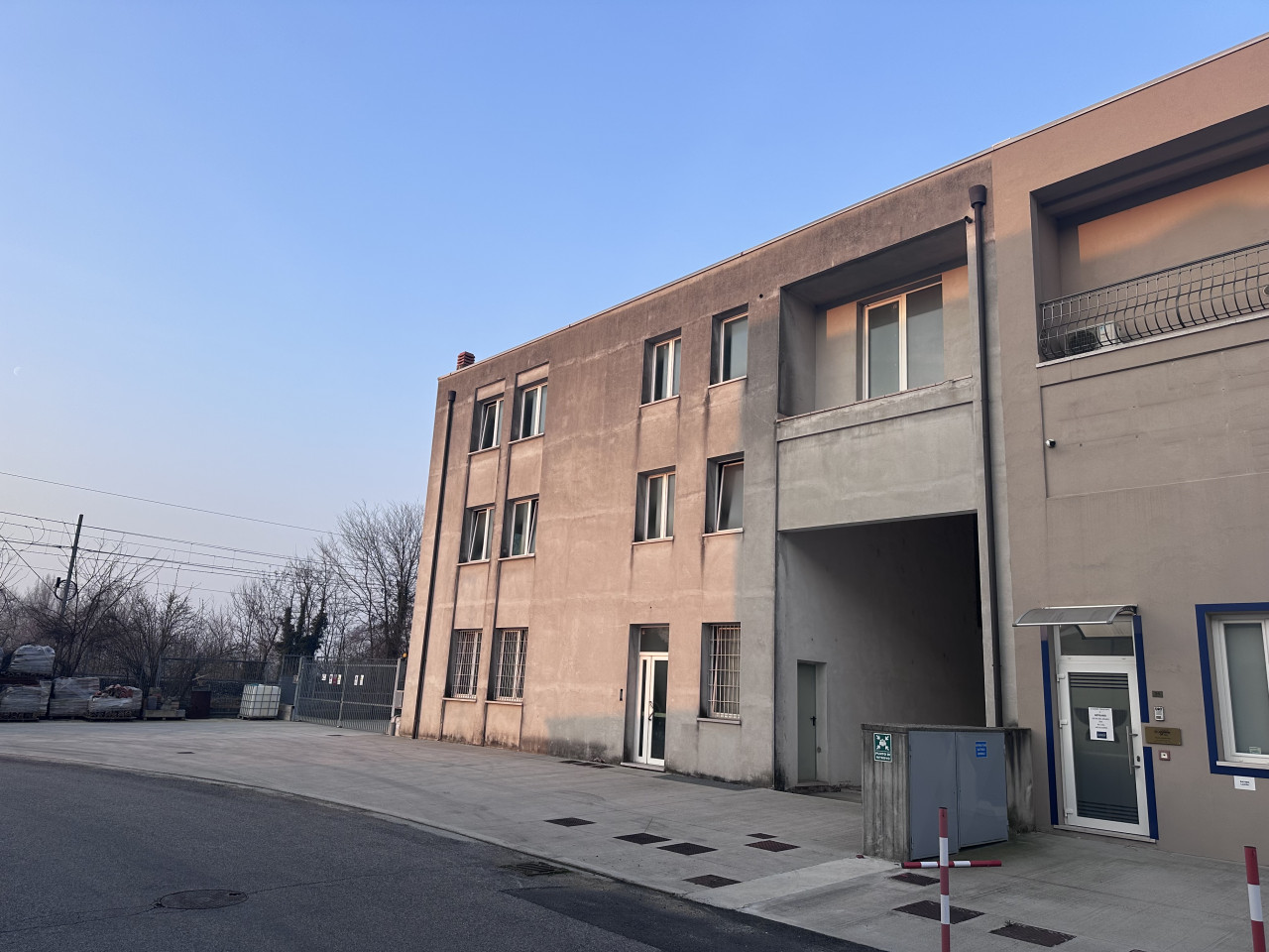 COLOGNOLA AI COLLI - VERONA - PALAZZINA DIREZIONALE IN VENDITA