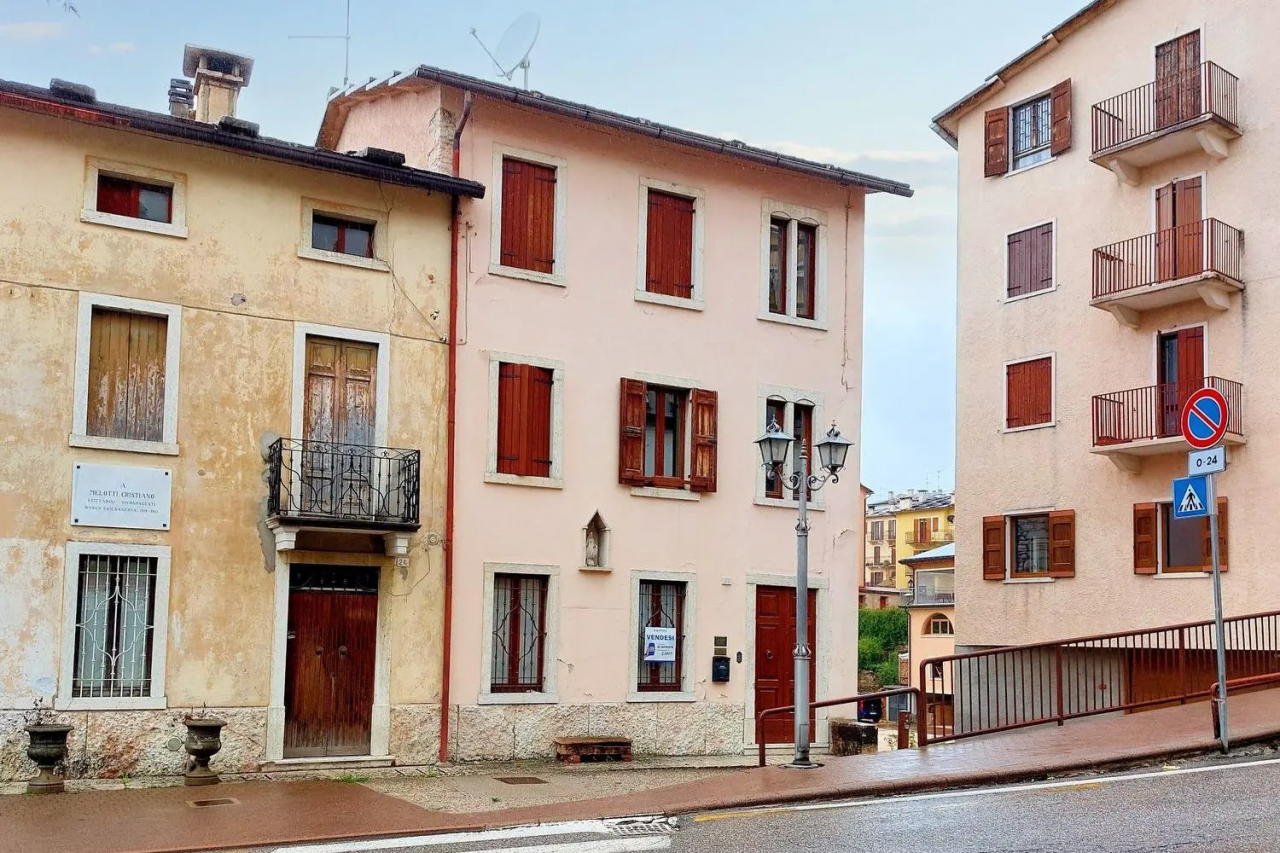 BOSCO CHIESANUOVA (VR) ABITAZIONE CIELO-TERRA IN ASTA IN VIA ROMA 22